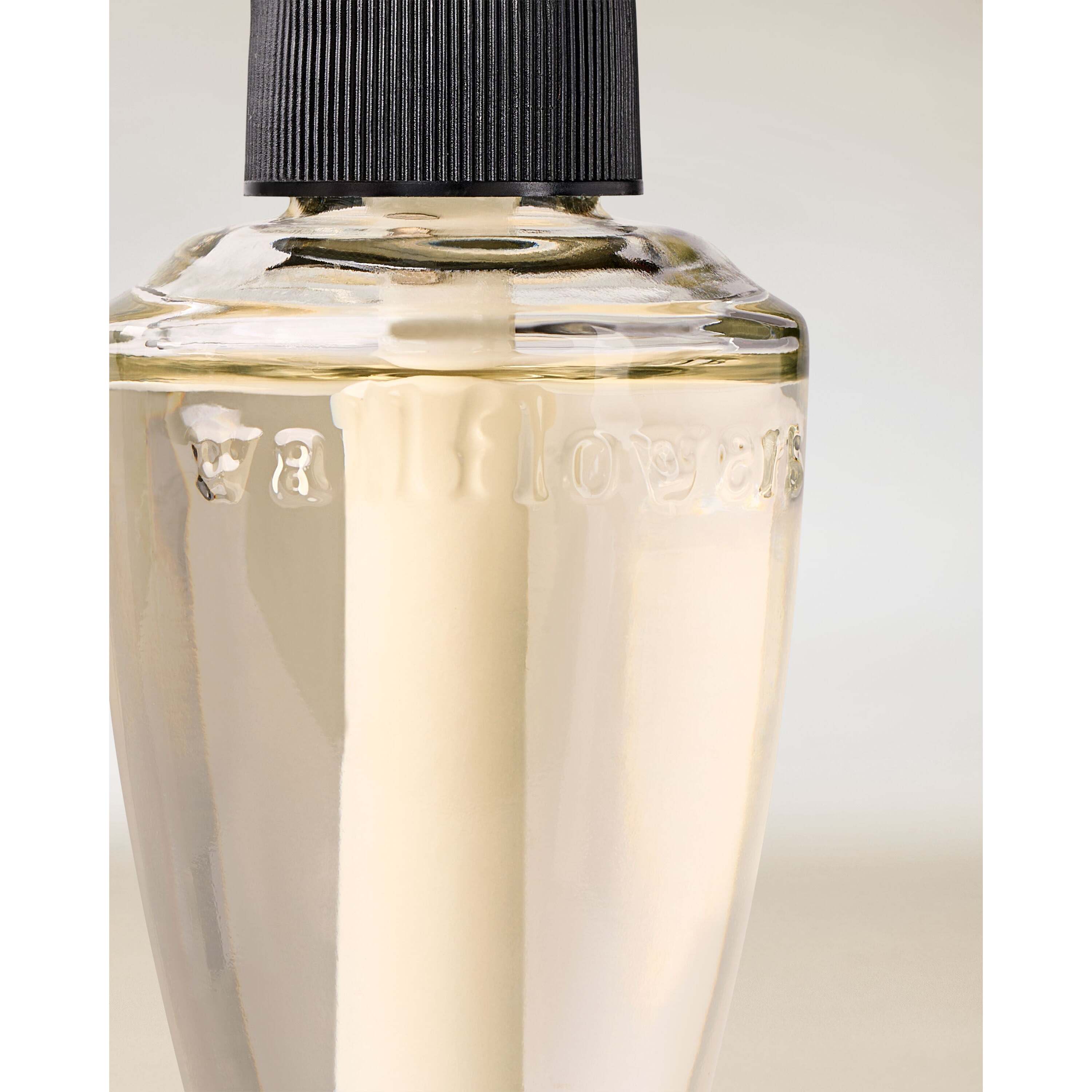 Raspberries & Whipped Vanilla Wallflowers Fragrance Refill - Image 2
