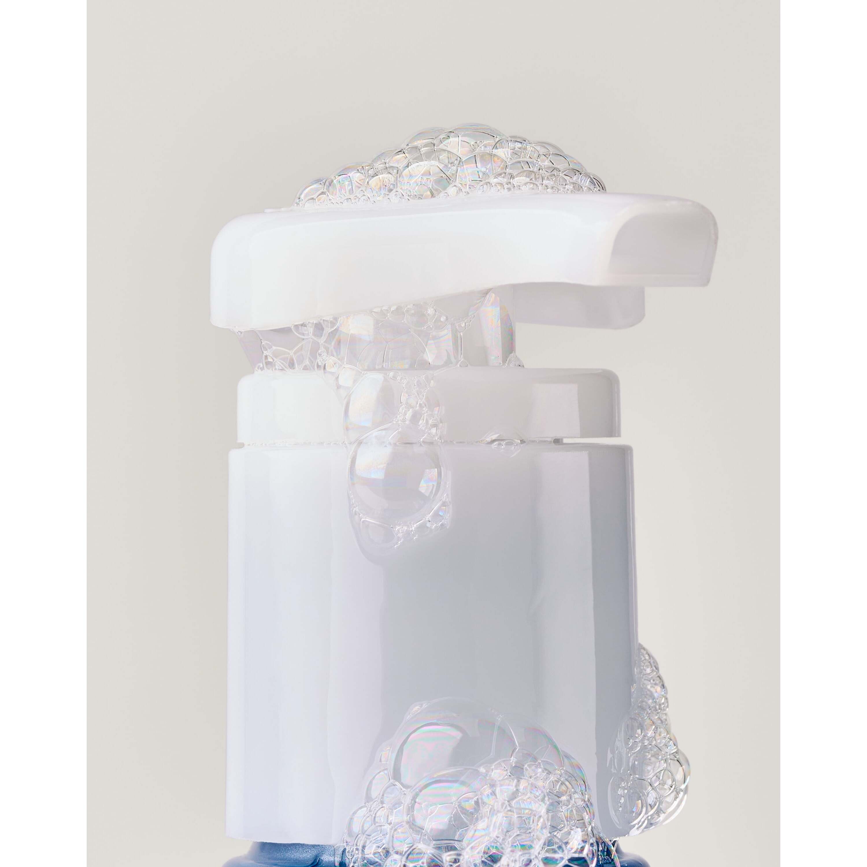 Coastal Air Cleansing Gel Hand Soap - Image 5