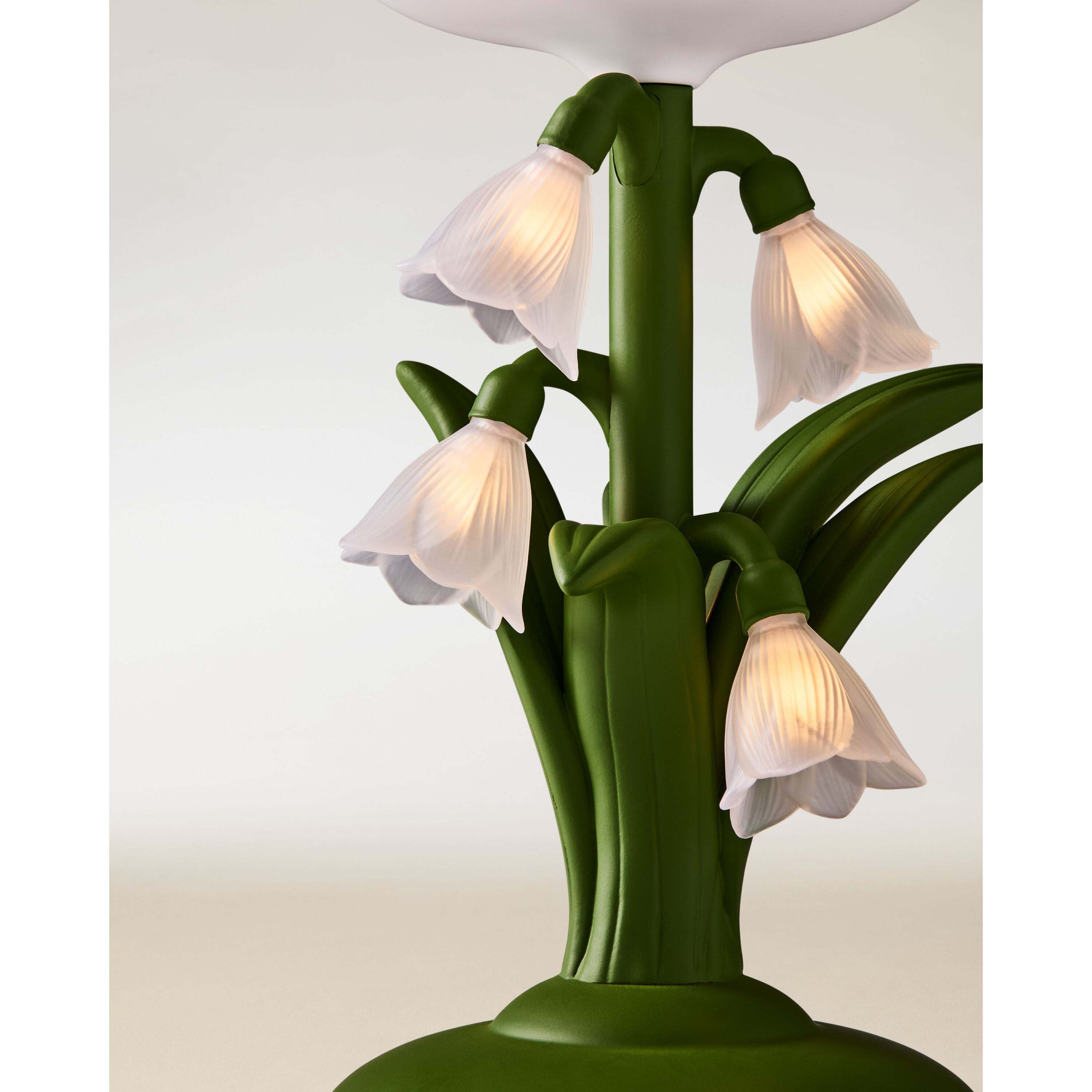 Snowdrop Dream Light-Up Pedestal 3-Wick Candle Holder - Image 3